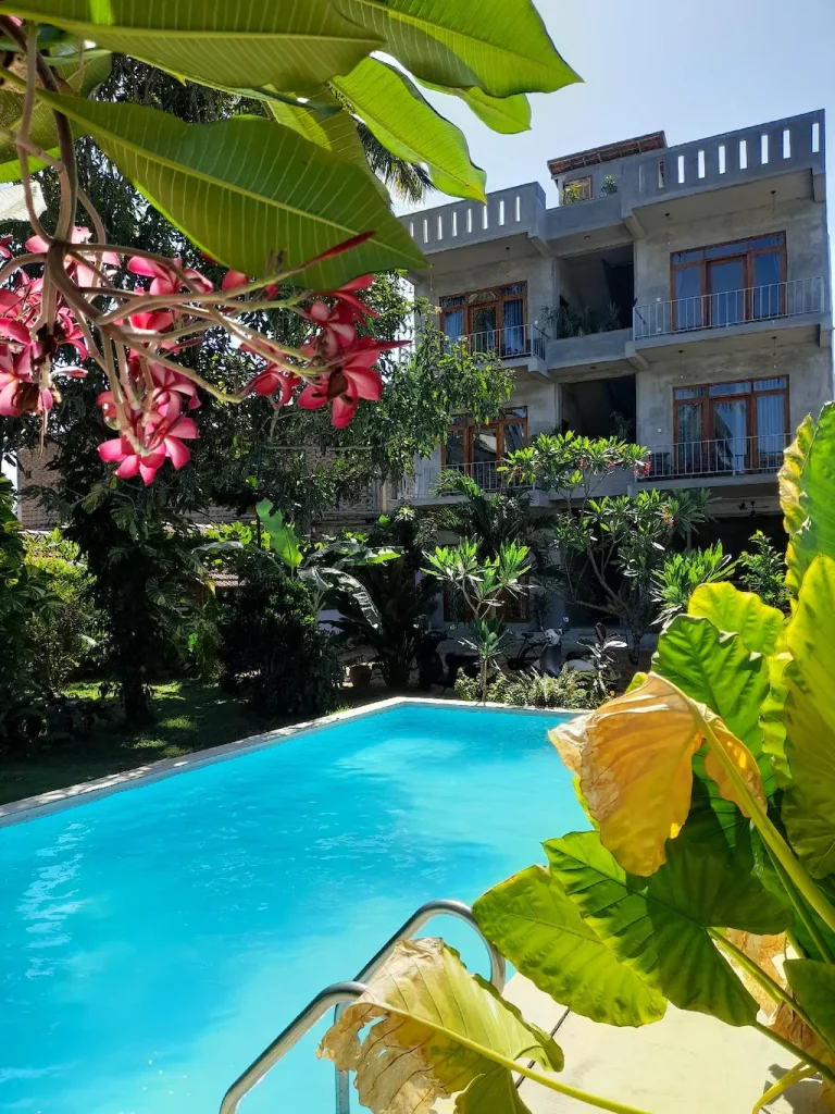Comfortable stay in Arugambay, Sri Lanka within a mid-range travel budget
