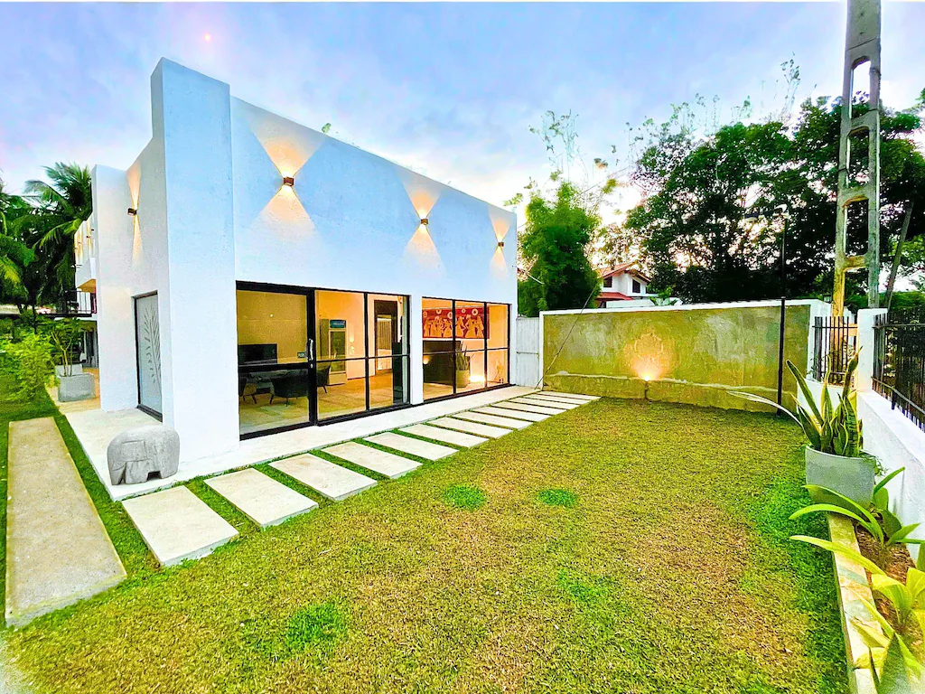 Comfortable stay in Anuradhapura, Sri Lanka within mid-range travel budget.
