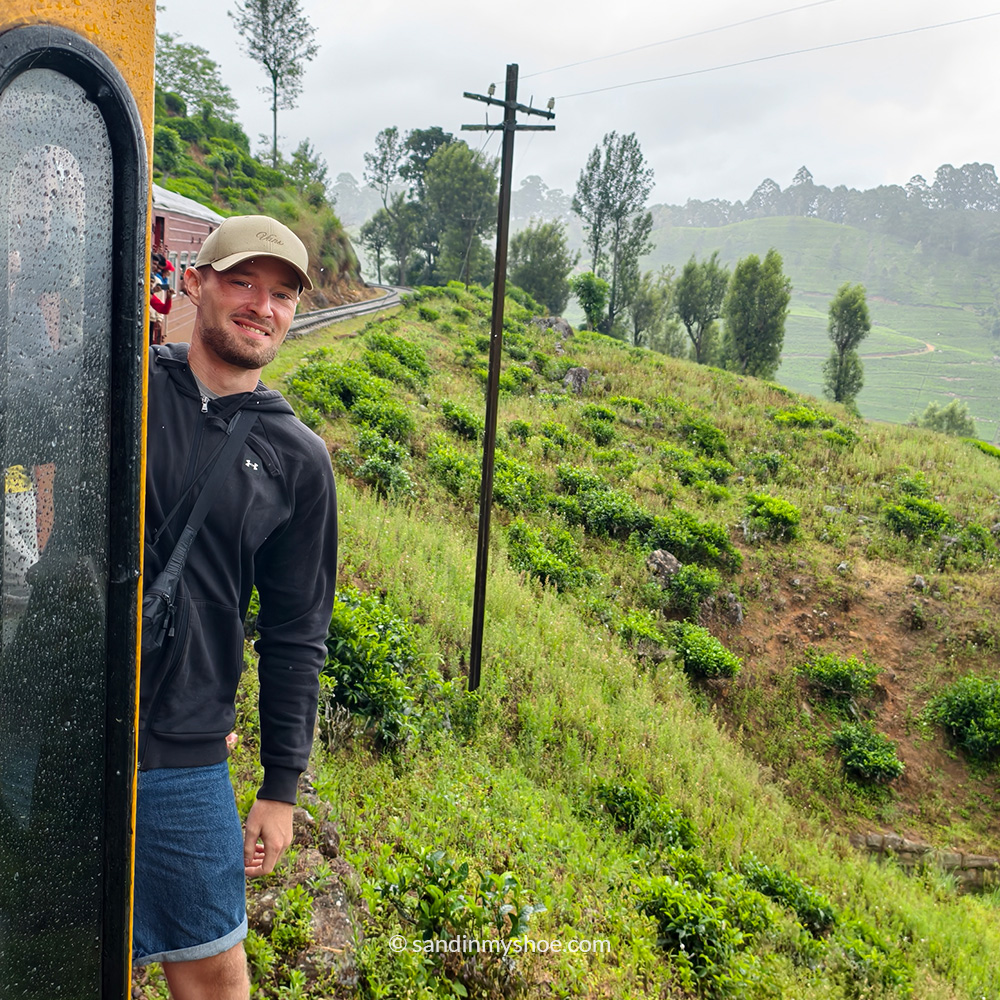 A scenic trainride to Ella, which does not break your travel budget in Sri Lanka.