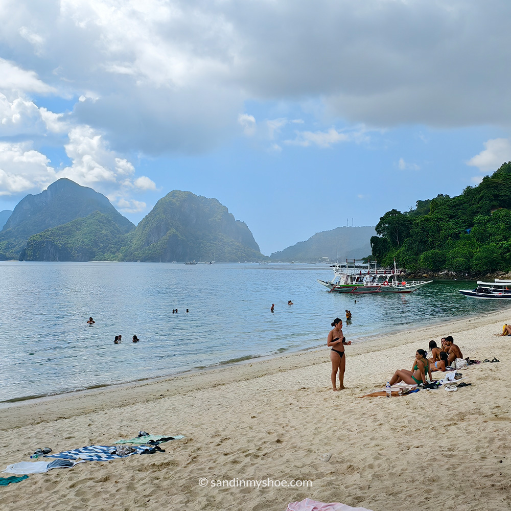 Stunning free beach in El Nido, Palawan — perfect for a travel budget Philippines escape.