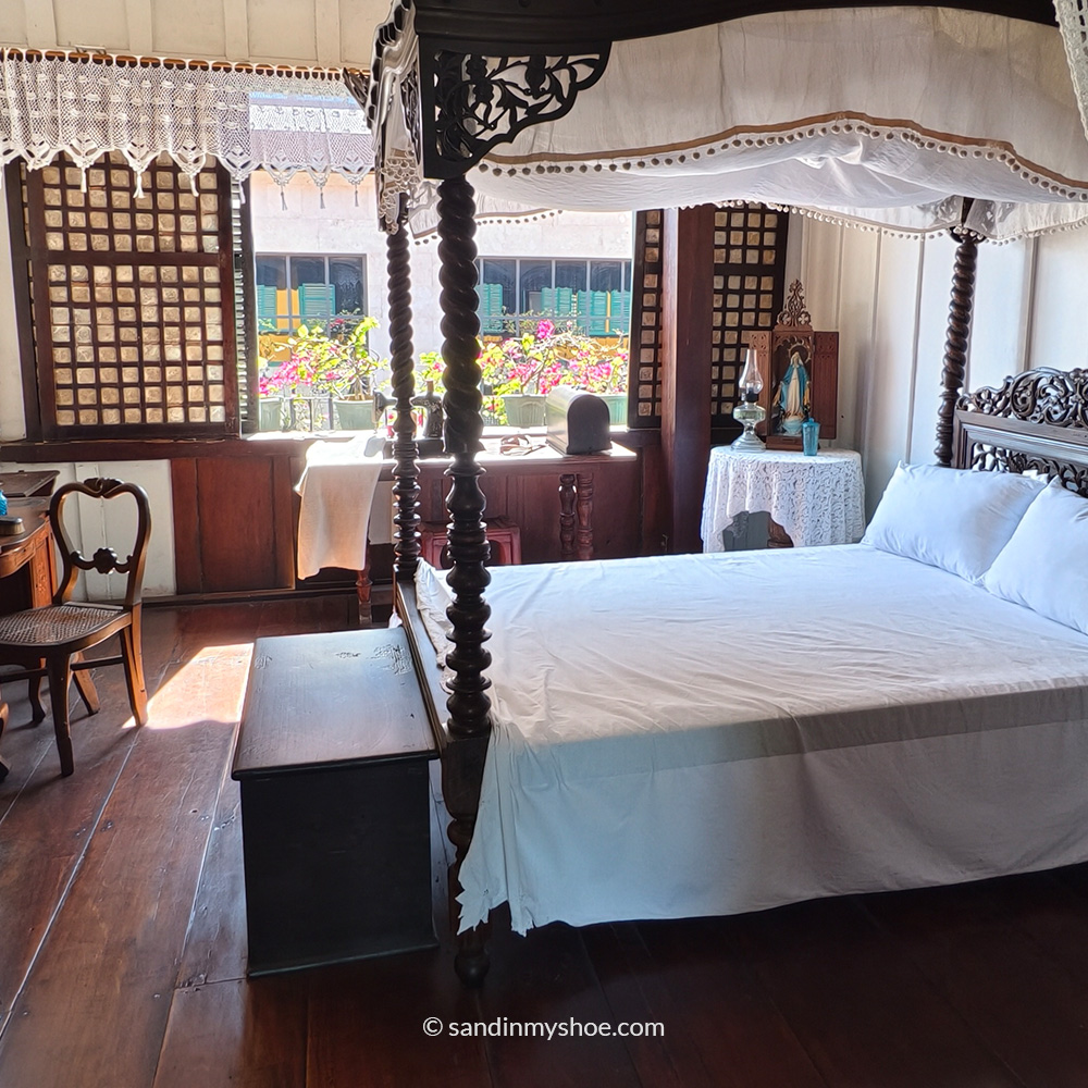 A typical bedroom in Casa Gorordo
