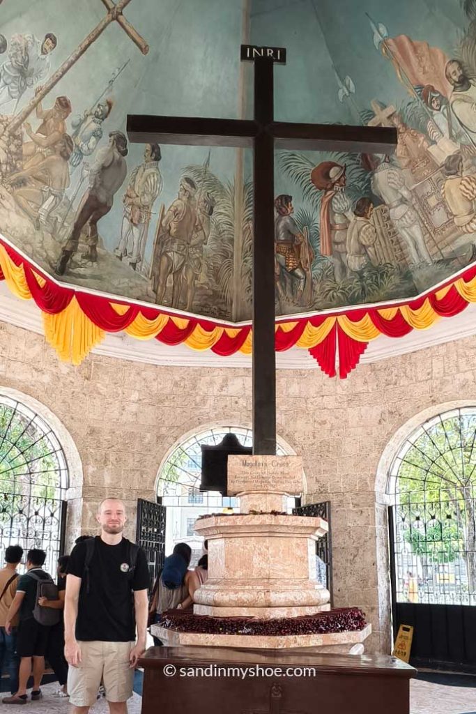 Petteri posing with Magellan's cross