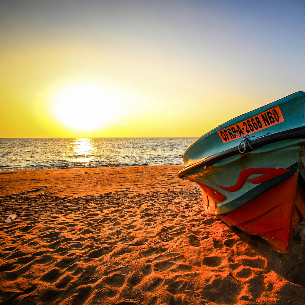 Visiting the beach is one of the best things to do in Negombo Town.