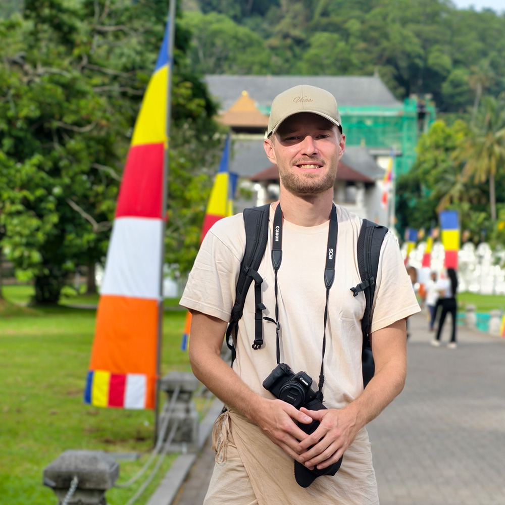Petteri standing in front of Temple of Tooth
