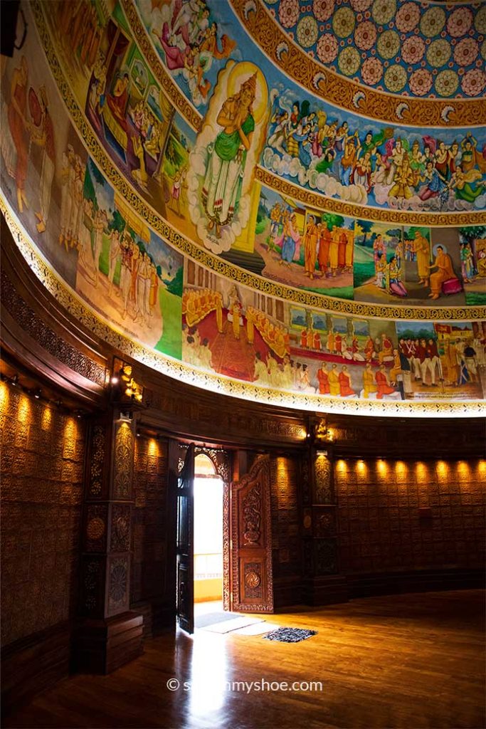 Insides of the beautiful Asgiri Maha Vihara Pirivena Temple in Kandy.
