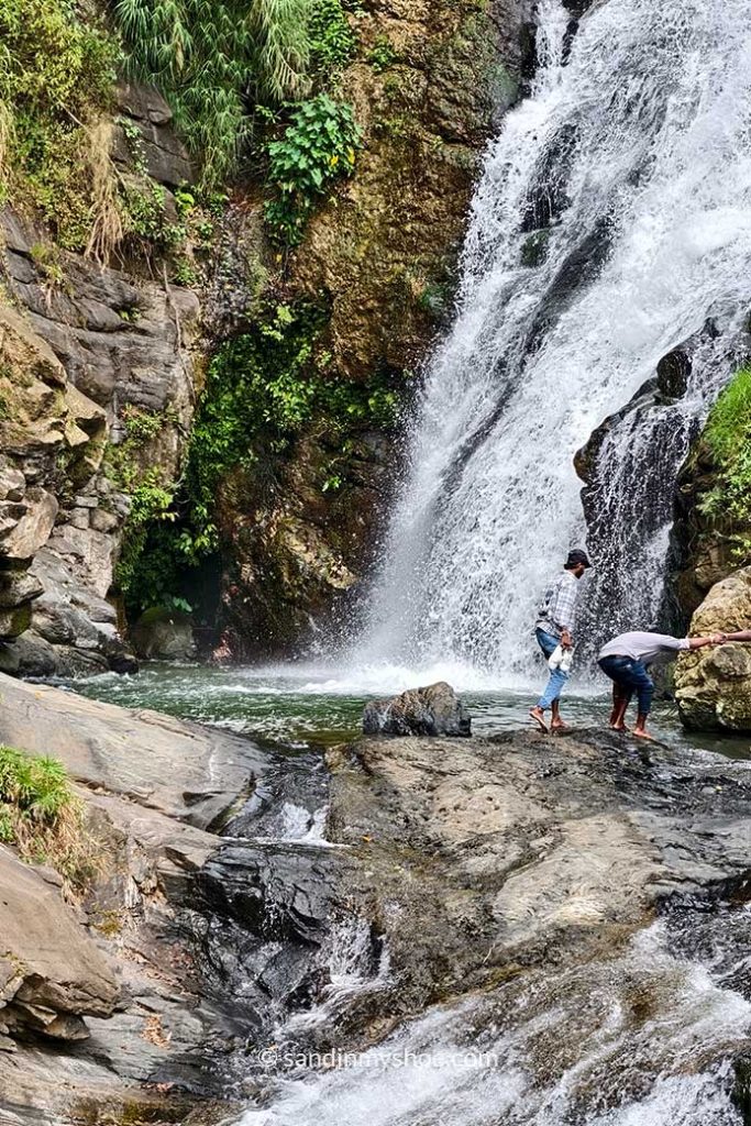 The rock pool for feet dipping.