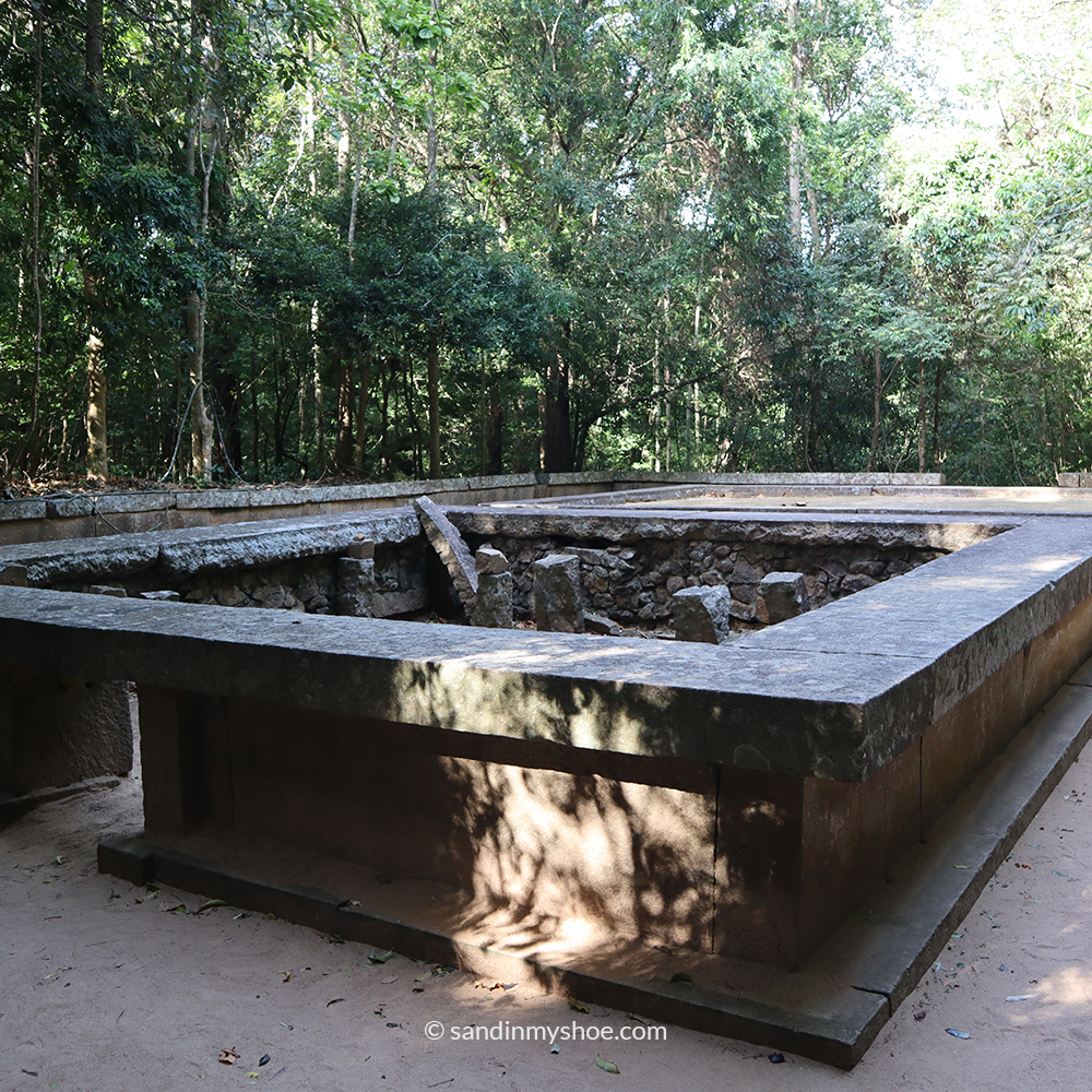 Ruins of a library in Ritigiala — grat daytrip from Sigiriya town