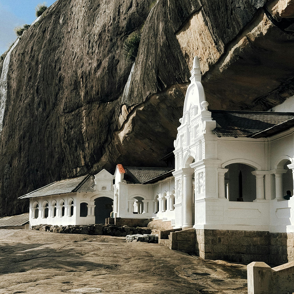 Entrance to the 
Temple Caves in Dambulla