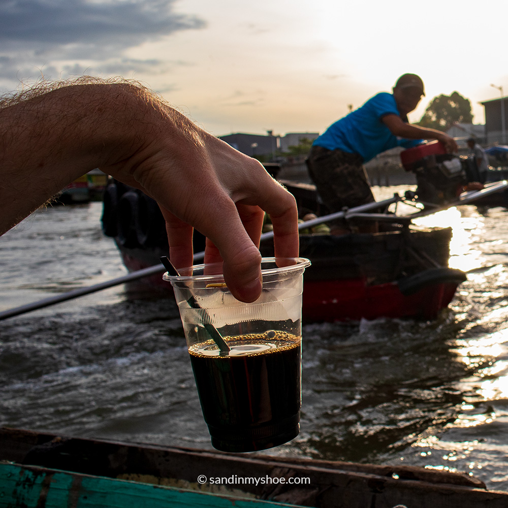 Morning coffee at the Cai Rang river market