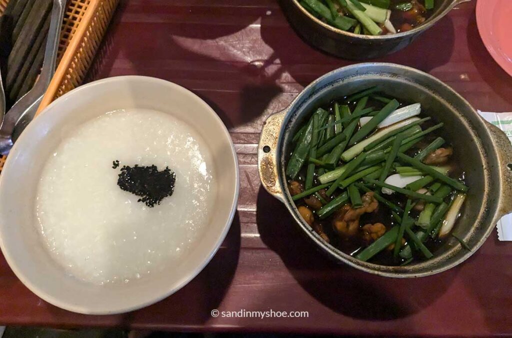 Eating porridge with frog is every should do in Vietnam. 