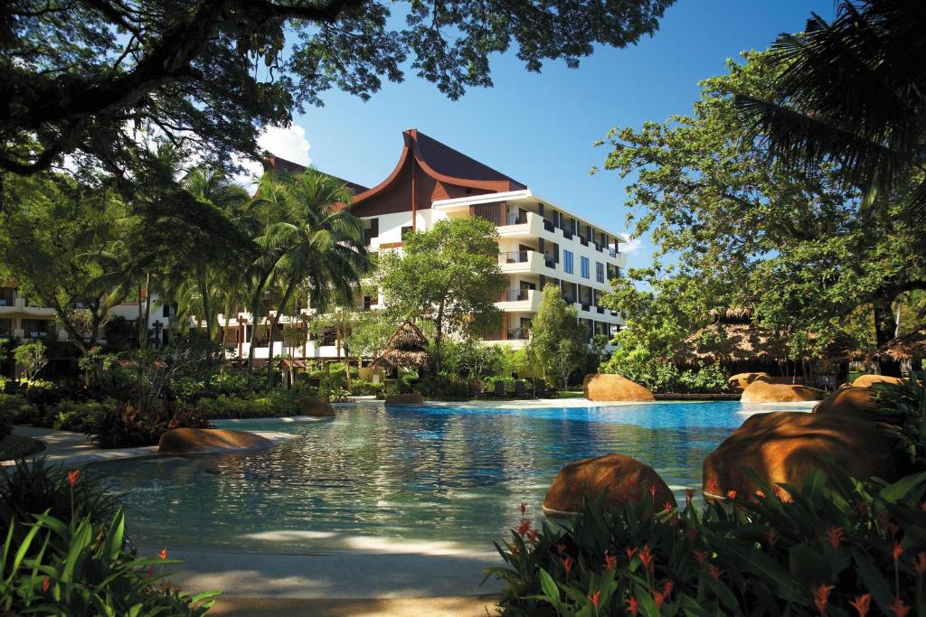 Amazing pool at Shangri-La Rasa Sayang Hotel, located just next to Batu Ferringhi Beach.