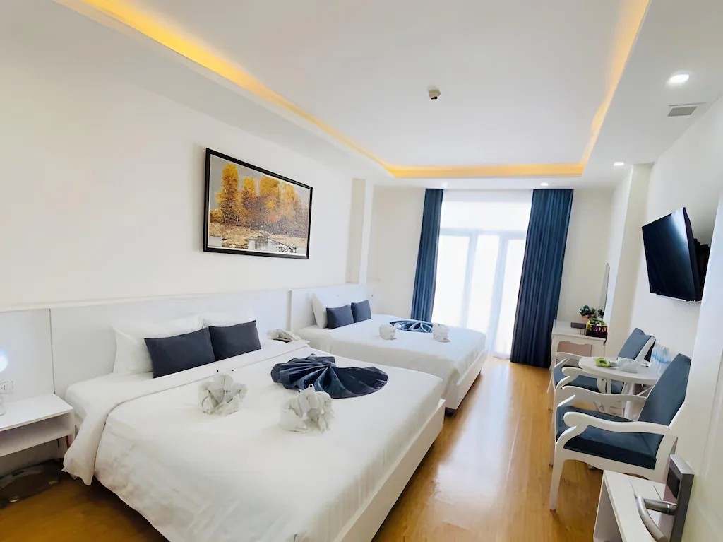 Twin‑bed room at Hotel La Perle, a simple and affordable stay in central Huế.