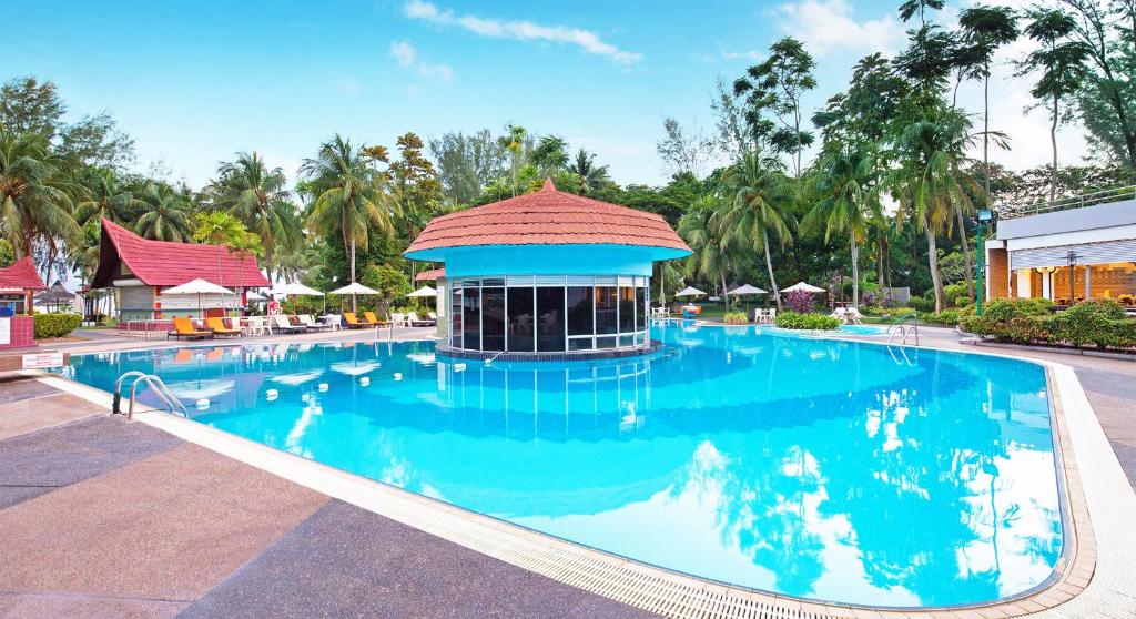 Affordable beachfront resort providing a high‑value stay beside the ocean.