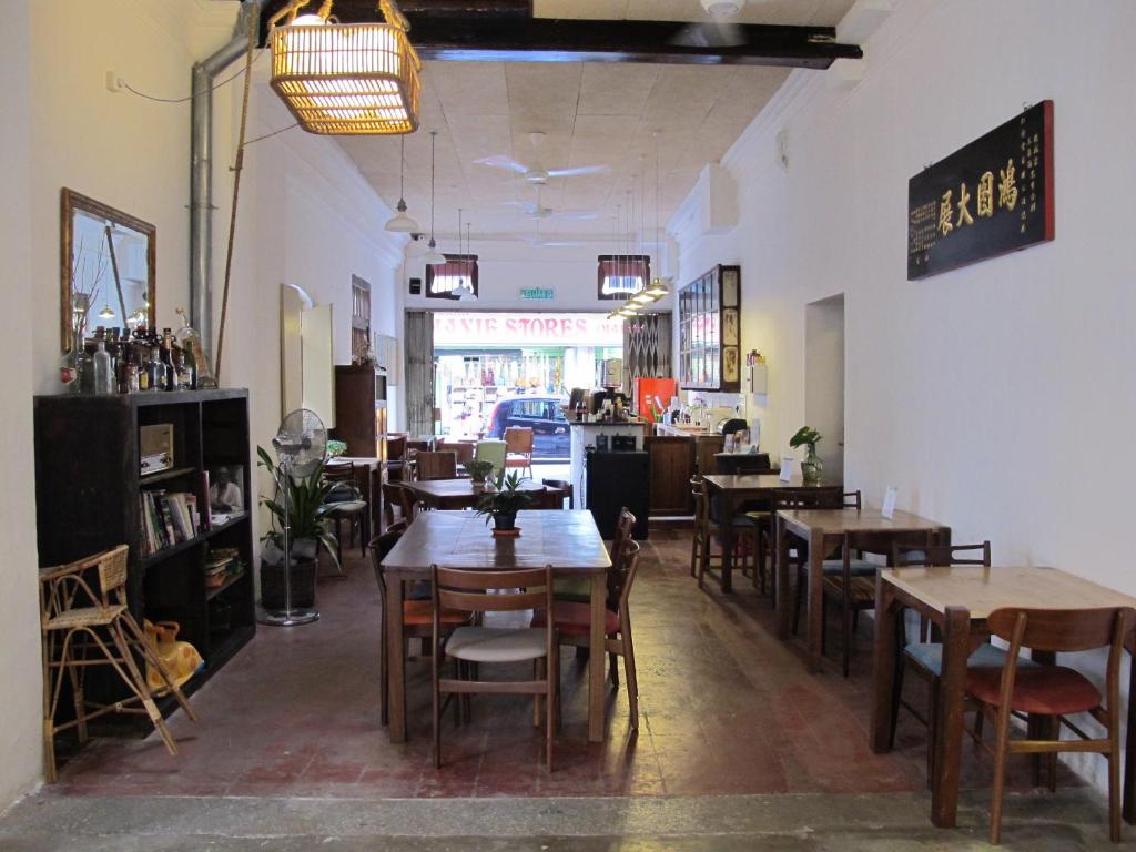 Inviting downstairs café and restaurant at Ren I Tang Heritage Inn, styled with heritage charm and a homely vibe.