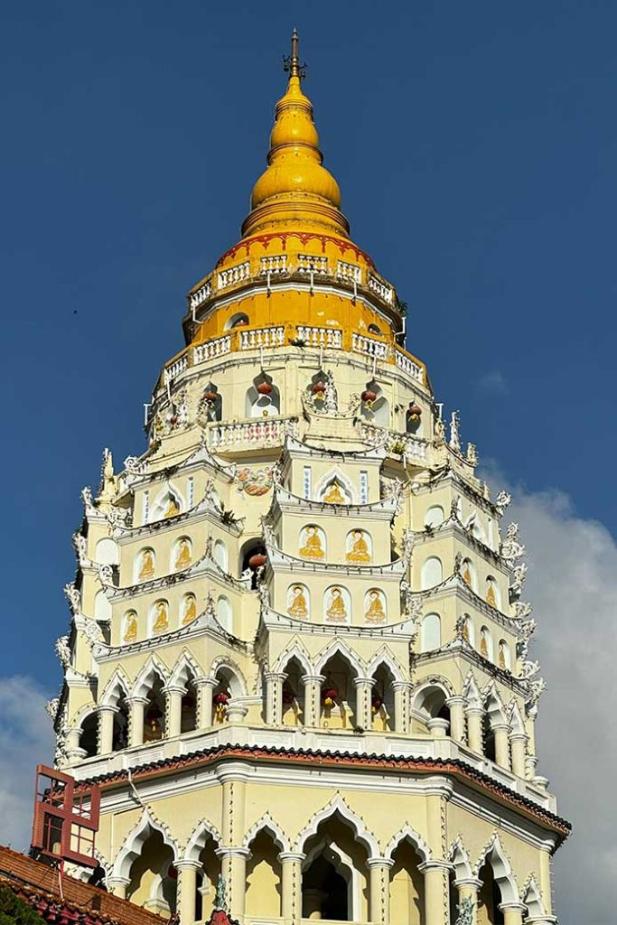 Pagoda of Ten Thousand Buddhas at Kek Lok Si with a Burmese crown, Thai mid‑section, and Chinese‑influenced lower level.