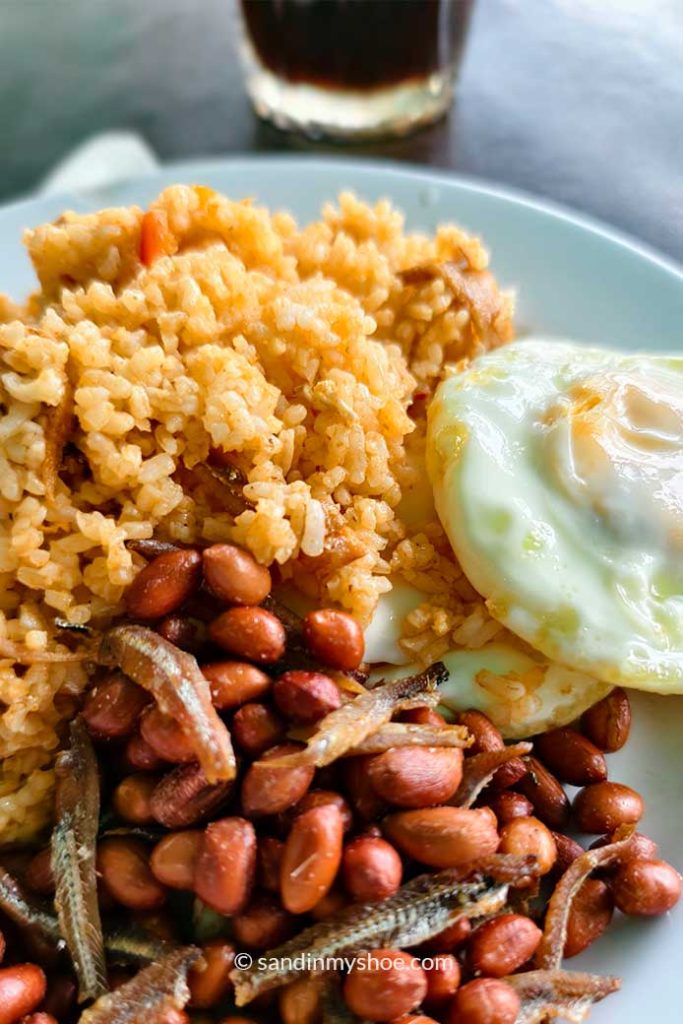 Cheap breakfast in Kundsang, Borneo