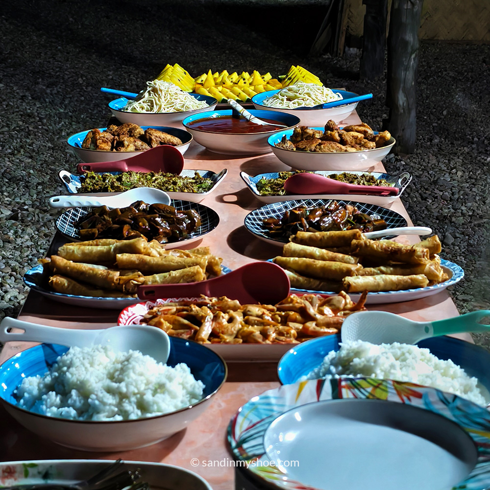 Dinner with all kinds of filipino food.