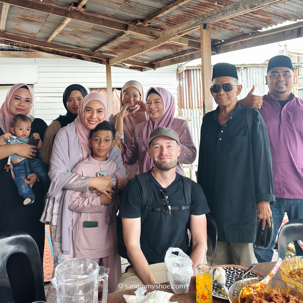 Petteri with a local family in Semporna, Borneo.