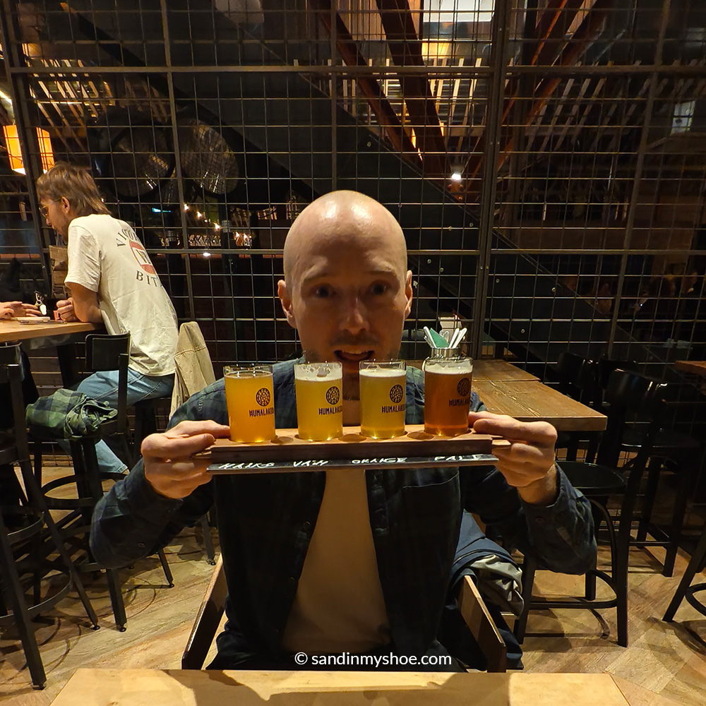 Petteri with a beer tasting tray in Humalakoda, Telliskivi, Tallinn