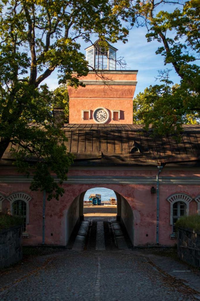 A beautiful building near the harbor in Suomenlinna.